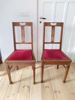 Twee antieke eikenhouten stoelen uit grootmoedertijd., Ophalen