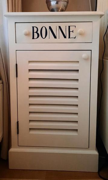 2 Riviera Maison Nachtkastjes met " BONNE & NUIT" beschikbaar voor biedingen