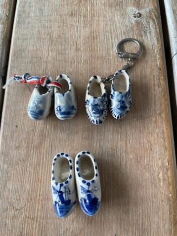 3 x kleine delfs blauwe kloppen / klompjes / sleutelhanger . beschikbaar voor biedingen