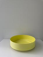 Zonnige design schaal in geel gepoedercoat metaal, Overige materialen, Schaal, Rond, Ophalen of Verzenden