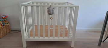 GRATIS! Witte baby box TWF  beschikbaar voor biedingen