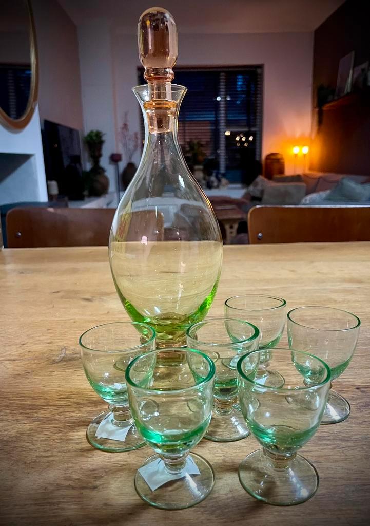 Prachtige vintage set, karaf met 6 borrelglazen, handgemaakt, Antiek en Kunst, Antiek | Glas en Kristal, Ophalen of Verzenden