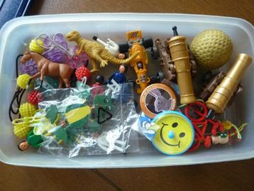 diversen prulletjes beschikbaar voor biedingen