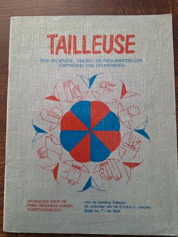 Tailleuse Patroontekenen Boek Ensaid beschikbaar voor biedingen