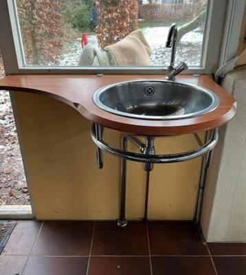Bijzondere wastafel (hout en verchroomd staal) beschikbaar voor biedingen