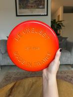 Le Creuset Gietijzeren Onderzetter – Volcanic Oranje, Huis en Inrichting, Keuken | Potten en Pannen, Ophalen of Verzenden, Nieuw