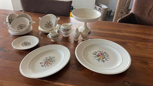 Wedgwood Conway: div. items 2 serveerschalen, soepkommen, Antiek en Kunst, Antiek | Servies compleet, Ophalen of Verzenden