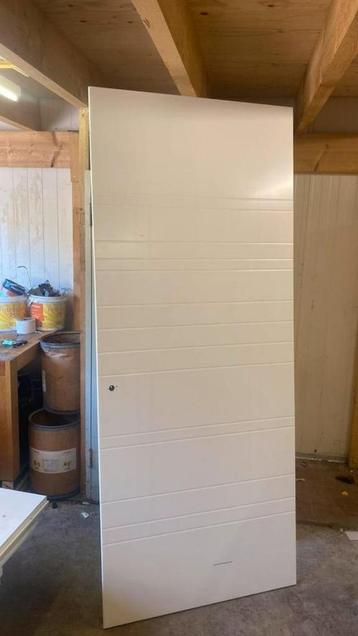 verschillende Opdek binnendeuren 93x231.5  met freeslijnen  beschikbaar voor biedingen