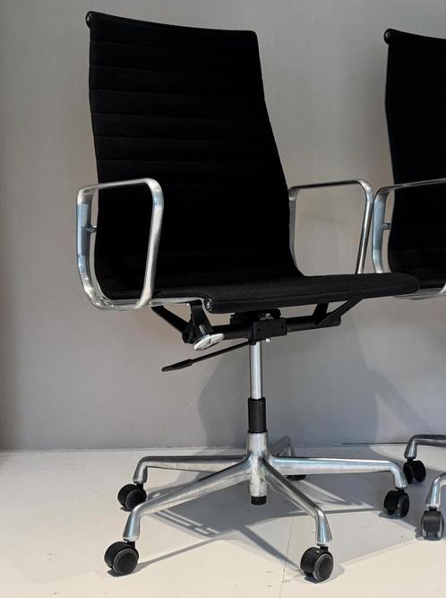 Vitra Eames EA 119 design bureaustoel ZGAN, Huis en Inrichting, Bureaustoelen, Zo goed als nieuw, Bureaustoel, Zwart, Ophalen of Verzenden