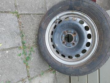 Auto wiel  beschikbaar voor biedingen