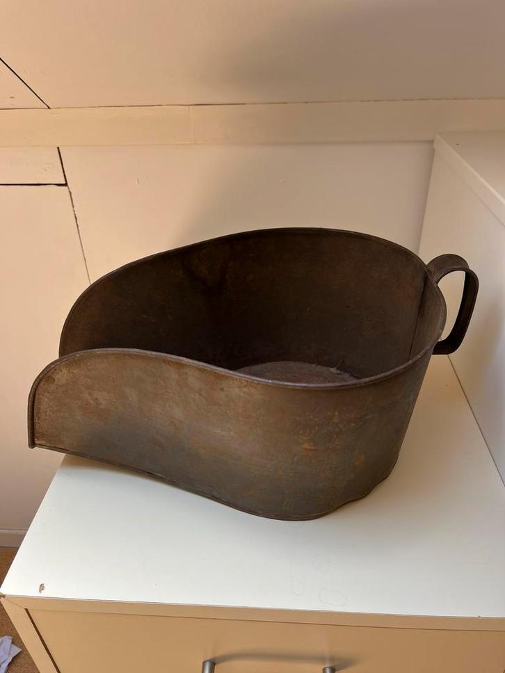 Oude metalen bak met handvat voor een antieke weegschaal, Antiek en Kunst, Antiek | Gereedschap en Instrumenten, Ophalen of Verzenden