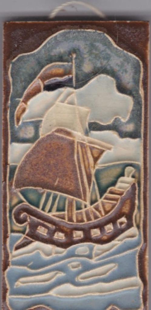 Leuk cloisonné tegeltje : Koopvaardijschip 1, Antiek en Kunst, Antiek | Wandborden en Tegels, Ophalen of Verzenden