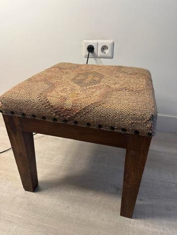 Kruk vintage print kelim beschikbaar voor biedingen