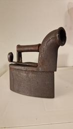 Antiek gietijzeren strijkijzer, Ophalen