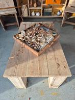 Steigerhouten ( salon) tafel en 2 tuinstoelen, Ophalen, Gebruikt