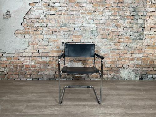 Thonet S34 bij TheReSales, Huis en Inrichting, Stoelen, Zo goed als nieuw, Vier, Leer, Metaal, Zwart, Ophalen of Verzenden