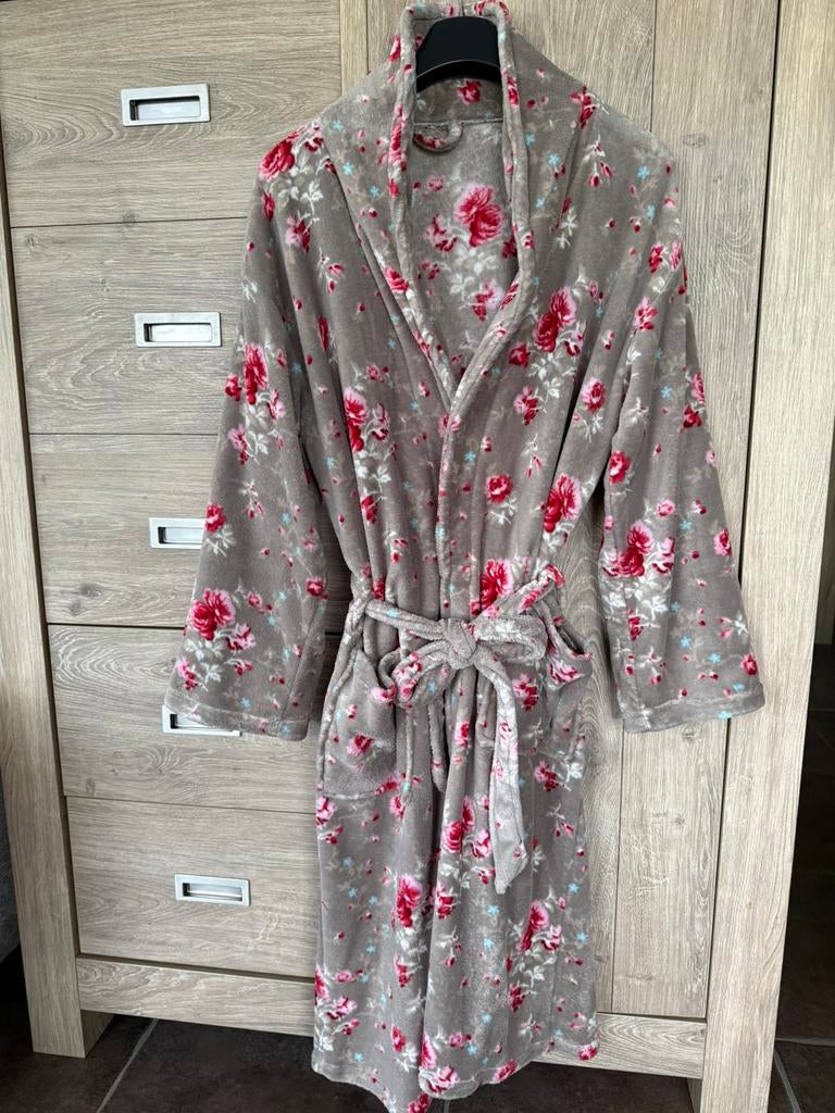 Mooie taupe kleurige fleece badjas met bloemenprint mt XL, Ophalen of Verzenden, Zo goed als nieuw, Maat 46/48 (XL) of groter