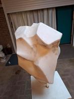Absract figuur gekapt uit marmer., Minder dan 3 m³, Ophalen