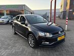 Volkswagen Polo 1.2 TSI First Edition|CRUISE|AIRCO|NAP|, Auto's, Volkswagen, Gebruikt, Euro 6, 4 cilinders, Zwart