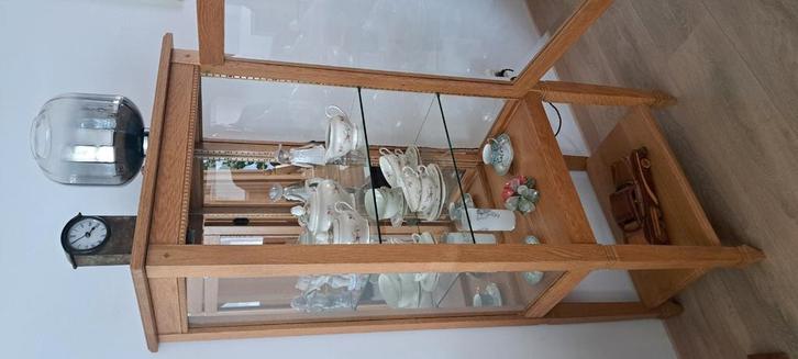 VITRINEKAST: licht eiken, meubelfabriek Oisterwijk,, Huis en Inrichting, Kasten | Vitrinekasten, Gebruikt, 100 tot 150 cm, 50 tot 100 cm
