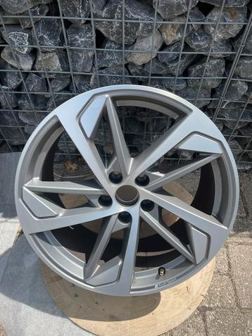 Velgenset 19 inch Audi Q3 S-line 83A601025 beschikbaar voor biedingen