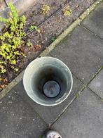 Mooi zinken bloemen vaas, Tuin en Terras, Bloembakken en Plantenbakken, Overige materialen, Gebruikt, Minder dan 60 cm, Rond