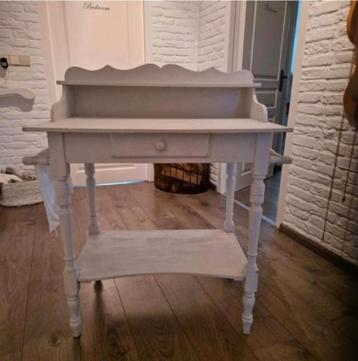 Antiek bureau / kaptafel beschikbaar voor biedingen