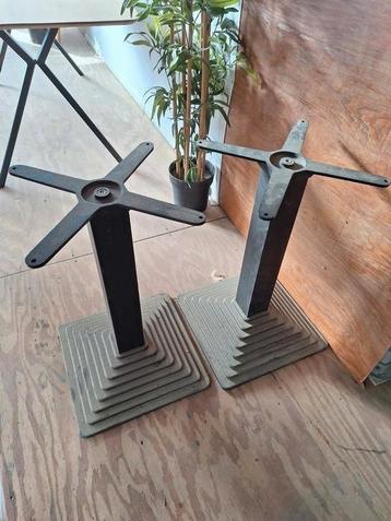 3 zware tafelpoten ( erg zwaar) 65 cm hoog beschikbaar voor biedingen