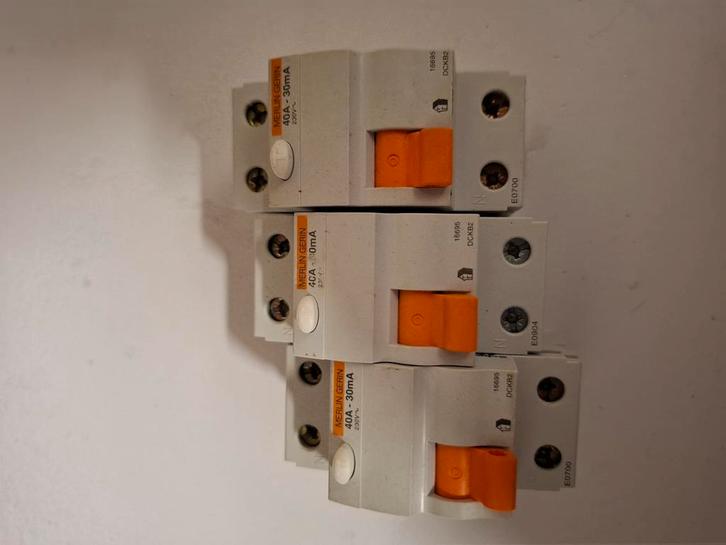 Merlin Gerin aardlrkschakelaar, DCKB2, 2st beschikbaar, Doe-het-zelf en Verbouw, Elektra en Kabels, Gebruikt, Overige typen, Ophalen of Verzenden