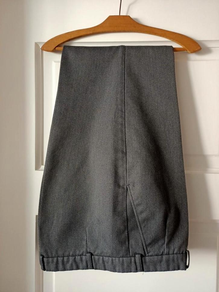 Heren pantalon lange broek grijs Mt 56 ingekort., Kleding | Heren, Broeken en Pantalons, Gedragen, Maat 56/58 (XL), Grijs, Ophalen of Verzenden