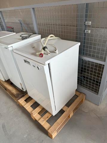 Kleine Koelkasten en vaatwasser beschikbaar voor biedingen