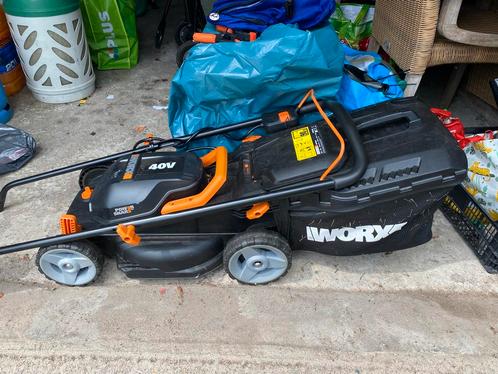 Worx Grasmaaier + Strimmer (Zonder Accu), Tuin en Terras, Grasmaaiers, Gebruikt, Accu-grasmaaier, 40 t/m 49 cm, Cirkelmaaier, Opvangzak