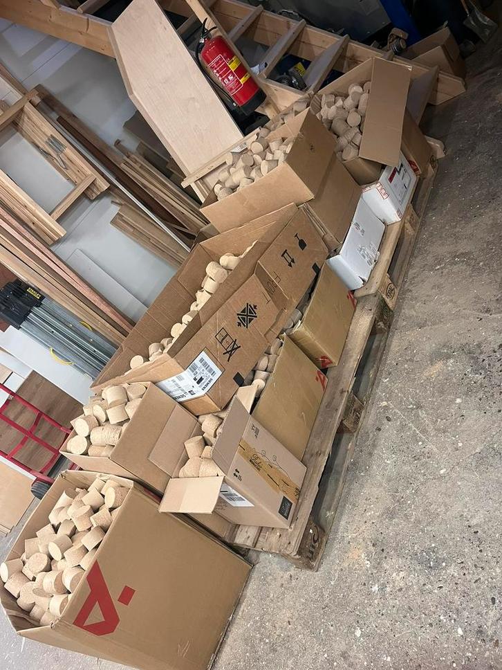 Strak geperste Briketten - Groot aantal. NIET beschikbaar, Doe-het-zelf en Verbouw, Kratten en Dozen, Zo goed als nieuw, Krat