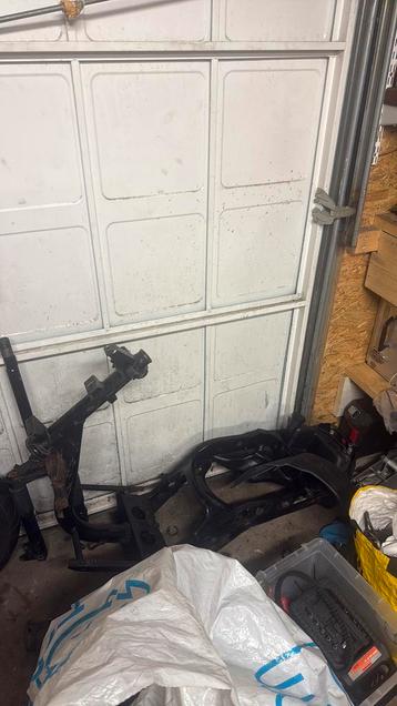 Zip frame brom beschikbaar voor biedingen