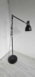 Staande lamp, Huis en Inrichting, Lampen | Vloerlampen, Ophalen, Zo goed als nieuw, Metaal, 100 tot 150 cm