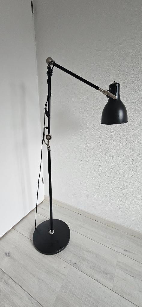 Staande lamp, Huis en Inrichting, Lampen | Vloerlampen, Zo goed als nieuw, 100 tot 150 cm, Metaal, Ophalen