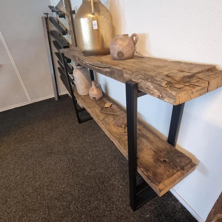 Robuuste side table staal met geleefde houten spoorwegbalken, Huis en Inrichting, Tafels | Sidetables, Nieuw, 25 tot 50 cm, Rechthoekig