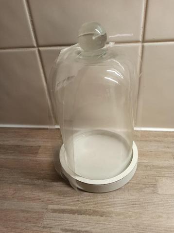 Glazen stolp beschikbaar voor biedingen