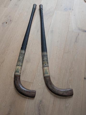 antieke hockeysticks, made in India beschikbaar voor biedingen