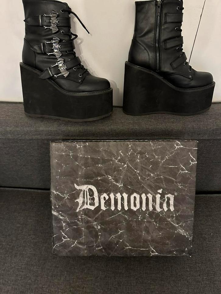 DEMONIA SWING 103, maat 39, zwart dikke platform, vleermuis, Kleding | Dames, Schoenen, Zwart, Ophalen of Verzenden