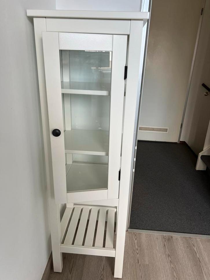 IKEA Hemnes display cabinet with glass doors, Huis en Inrichting, Kasten | Vitrinekasten, Zo goed als nieuw, Minder dan 100 cm