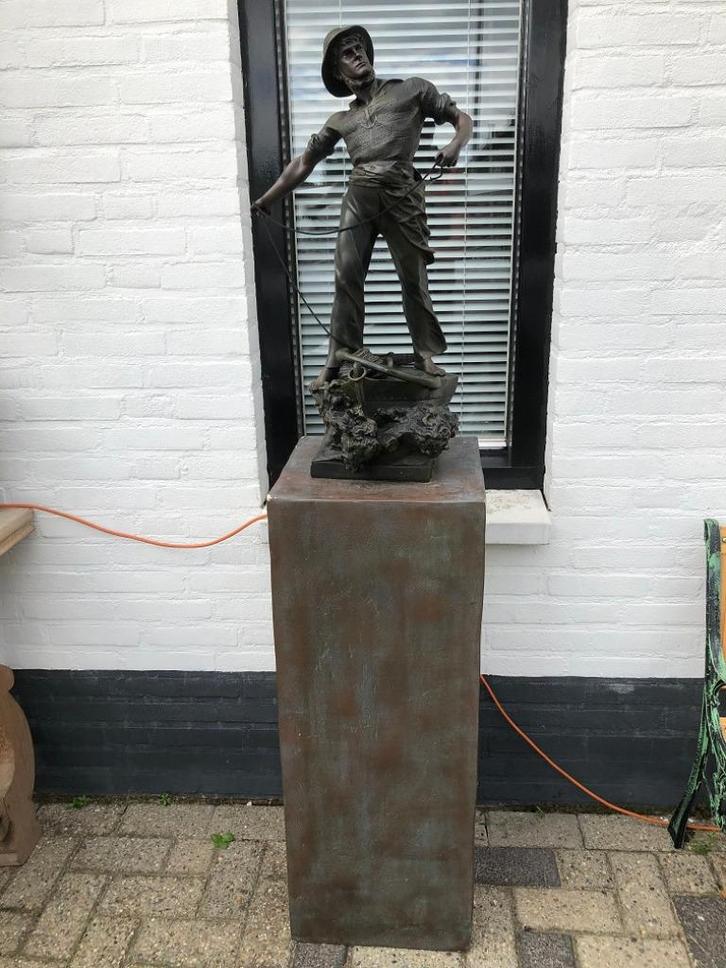 TUINBEELD Zeeman Waagen OP ZUIL pilaar Bronslook, Tuin en Terras, Tuinbeelden, Zo goed als nieuw, Mensenbeeld, Kunststof, Ophalen