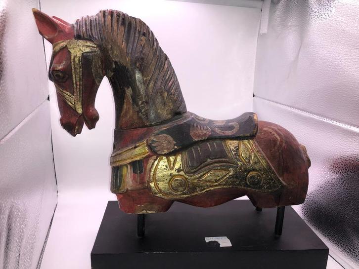 Houten Chinees paard – traditioneel beeld met goudaccenten, Antiek en Kunst, Kunst | Niet-Westerse kunst, Ophalen of Verzenden