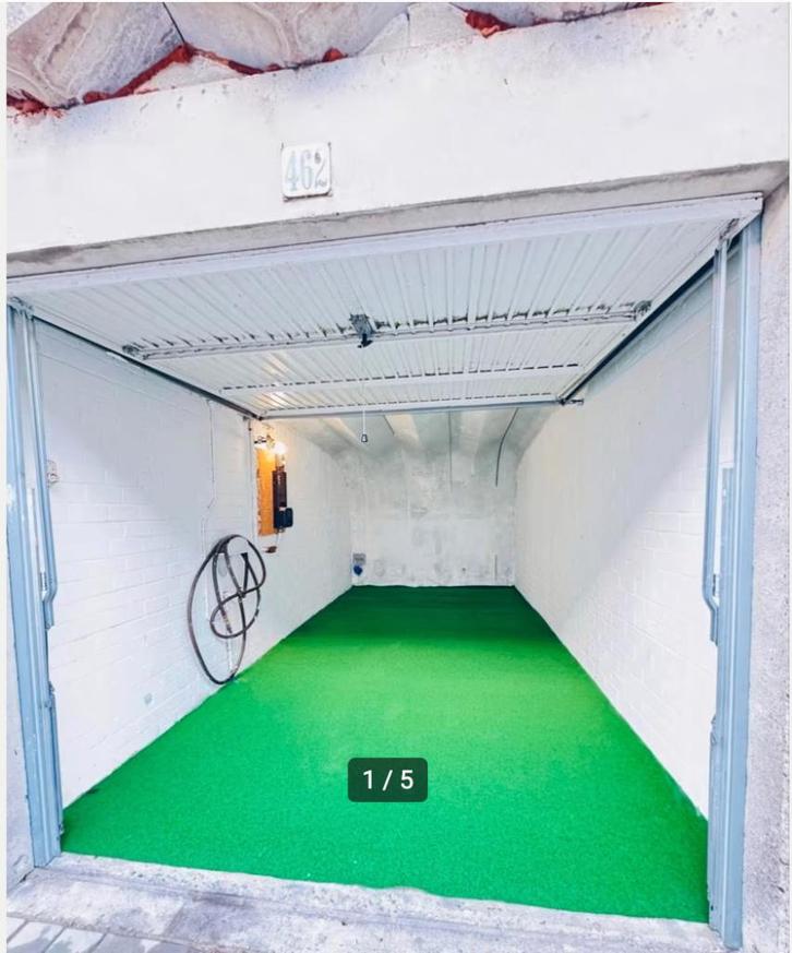 Te huur Grote garagebox 17 m² Ideal voor auto, motor, opslag, Huizen en Kamers, Garages en Parkeerplaatsen, Amsterdam