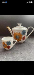 Thee pot en kopje € 5,-, Gebruikt, Ophalen of Verzenden, Overige stijlen, Kop(pen) en/of Schotel(s)