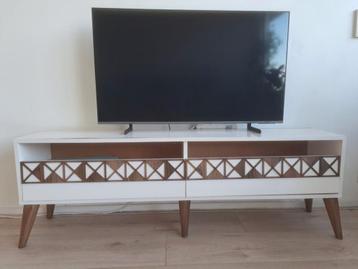 TV-meubel - 150x30x50 cm beschikbaar voor biedingen