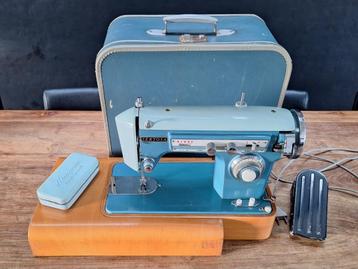 vintage retro blauwe Sertosa zig-zag naaimachine in koffer beschikbaar voor biedingen