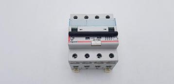 Legrand Aardlekautomaat krachtstroom C20 30mA 606442 (1x) beschikbaar voor biedingen