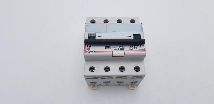 Legrand Aardlekautomaat krachtstroom C20 30mA 606442 (1x), Hobby en Vrije tijd, Elektronica-componenten, Gebruikt, Ophalen of Verzenden