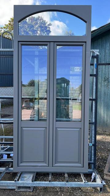 (57) Nieuwe kunststof balkondeuren incl glas beschikbaar voor biedingen